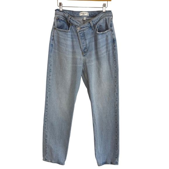 Abercrombie & Fitch Denim - Abercrombie & Fitch Dad High Rise Jeans Curve Love 28 6 Light Wash Criss Cross